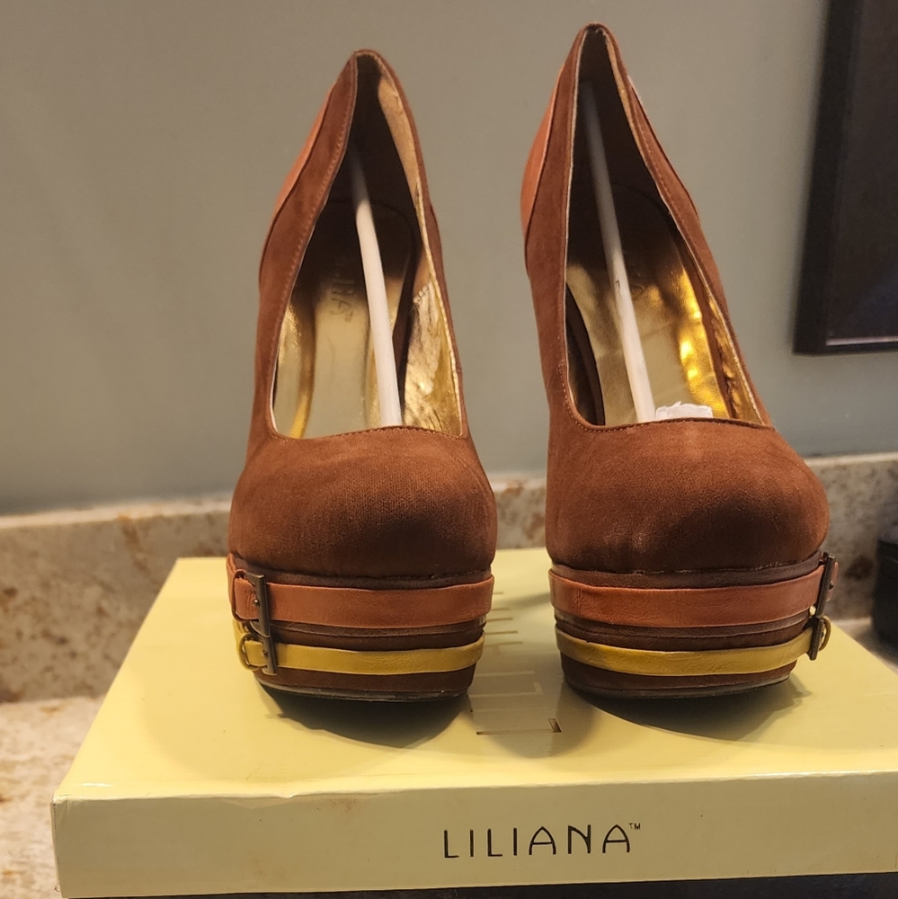 Lilian Brown, Orange, mustard